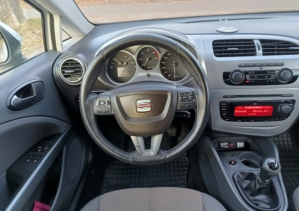 Seat Leon cena 17900 przebieg: 338500, rok produkcji 2010 z Łomianki małe 121